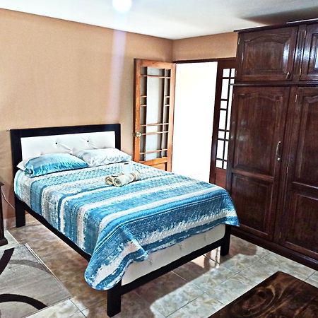 Bed and Breakfast Residencial Moroni - Alojamiento En Cochabamba Zewnętrze zdjęcie