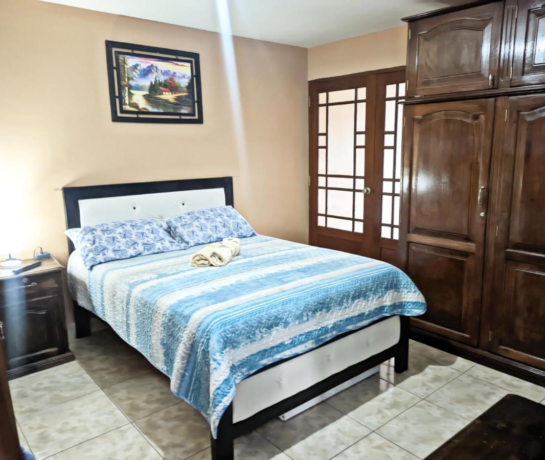 Bed and Breakfast Residencial Moroni - Alojamiento En Cochabamba Zewnętrze zdjęcie