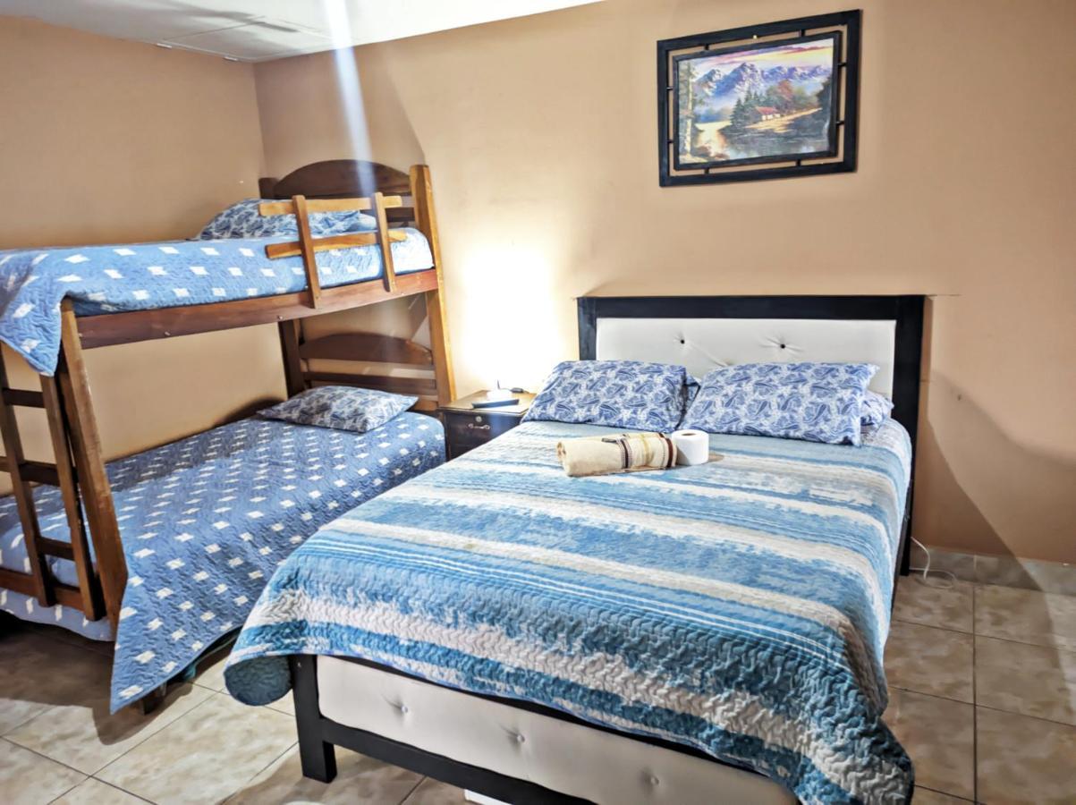 Bed and Breakfast Residencial Moroni - Alojamiento En Cochabamba Zewnętrze zdjęcie
