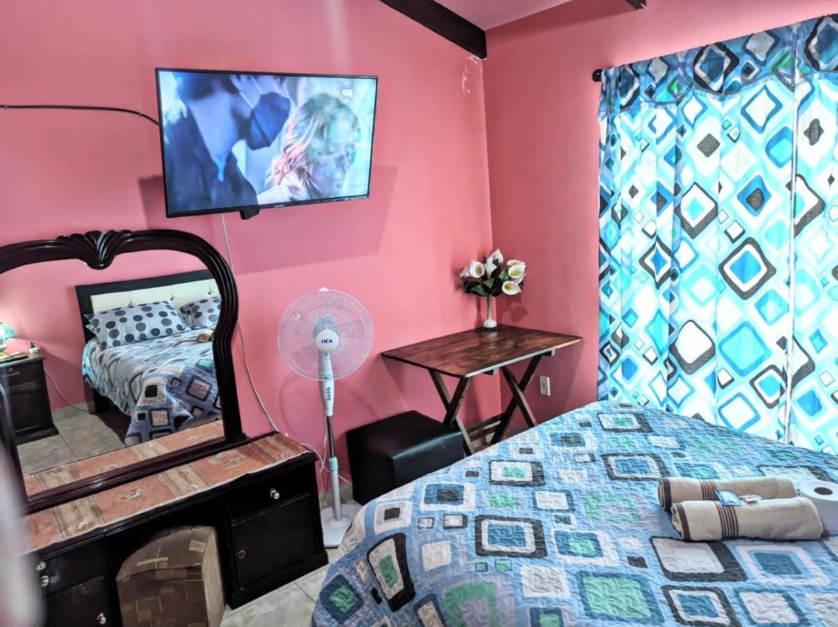 Bed and Breakfast Residencial Moroni - Alojamiento En Cochabamba Zewnętrze zdjęcie