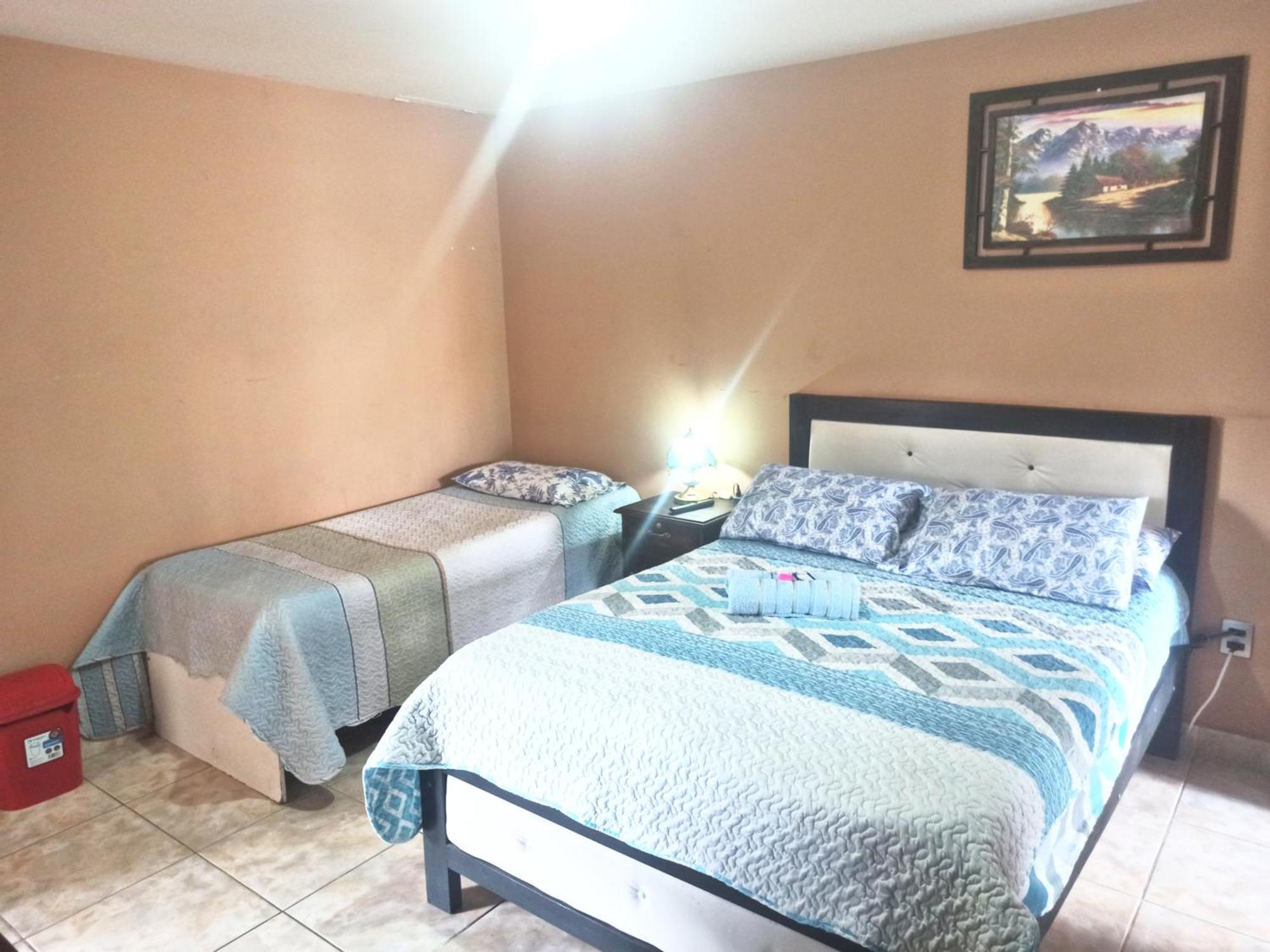 Bed and Breakfast Residencial Moroni - Alojamiento En Cochabamba Zewnętrze zdjęcie