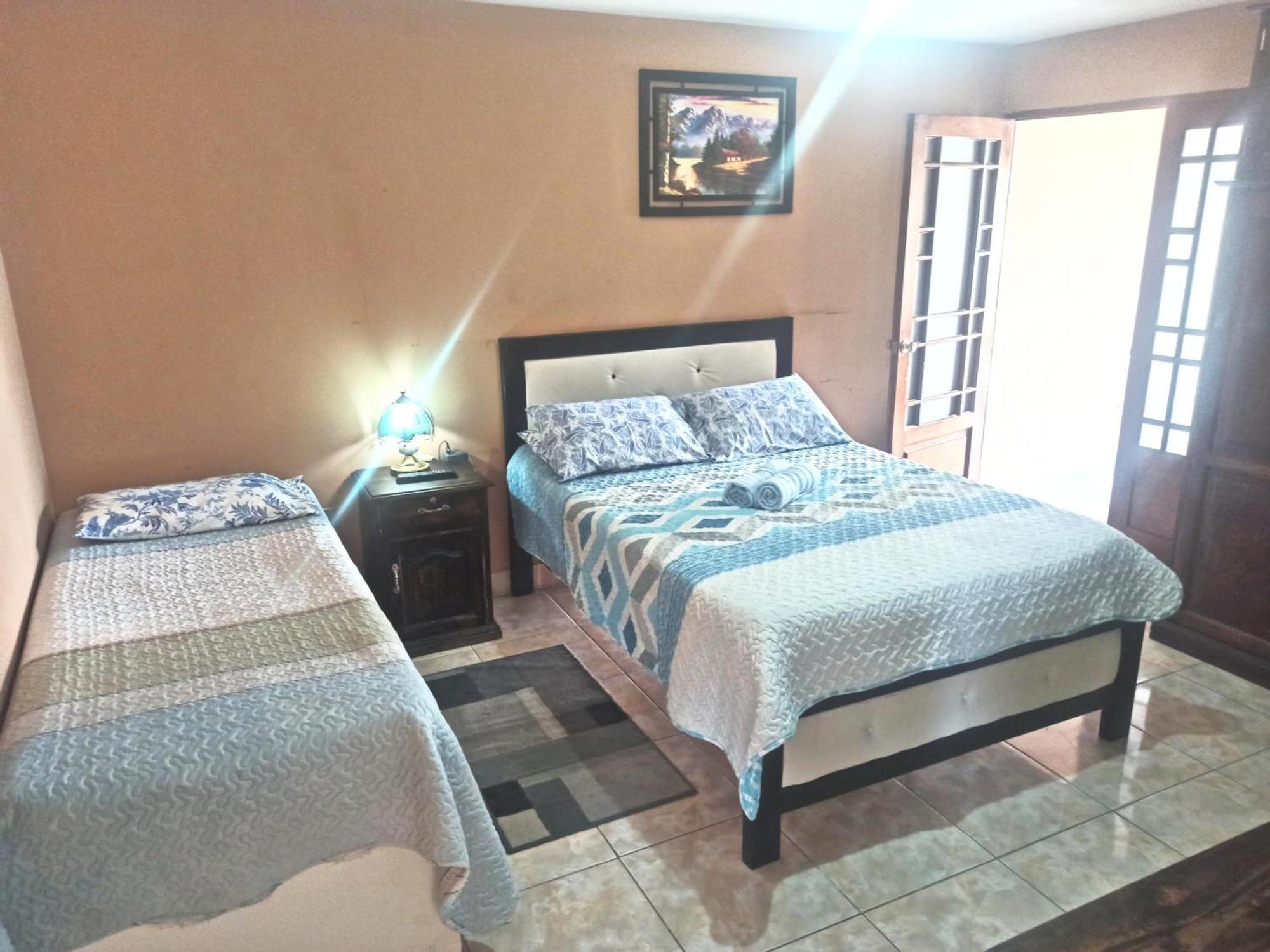 Bed and Breakfast Residencial Moroni - Alojamiento En Cochabamba Zewnętrze zdjęcie