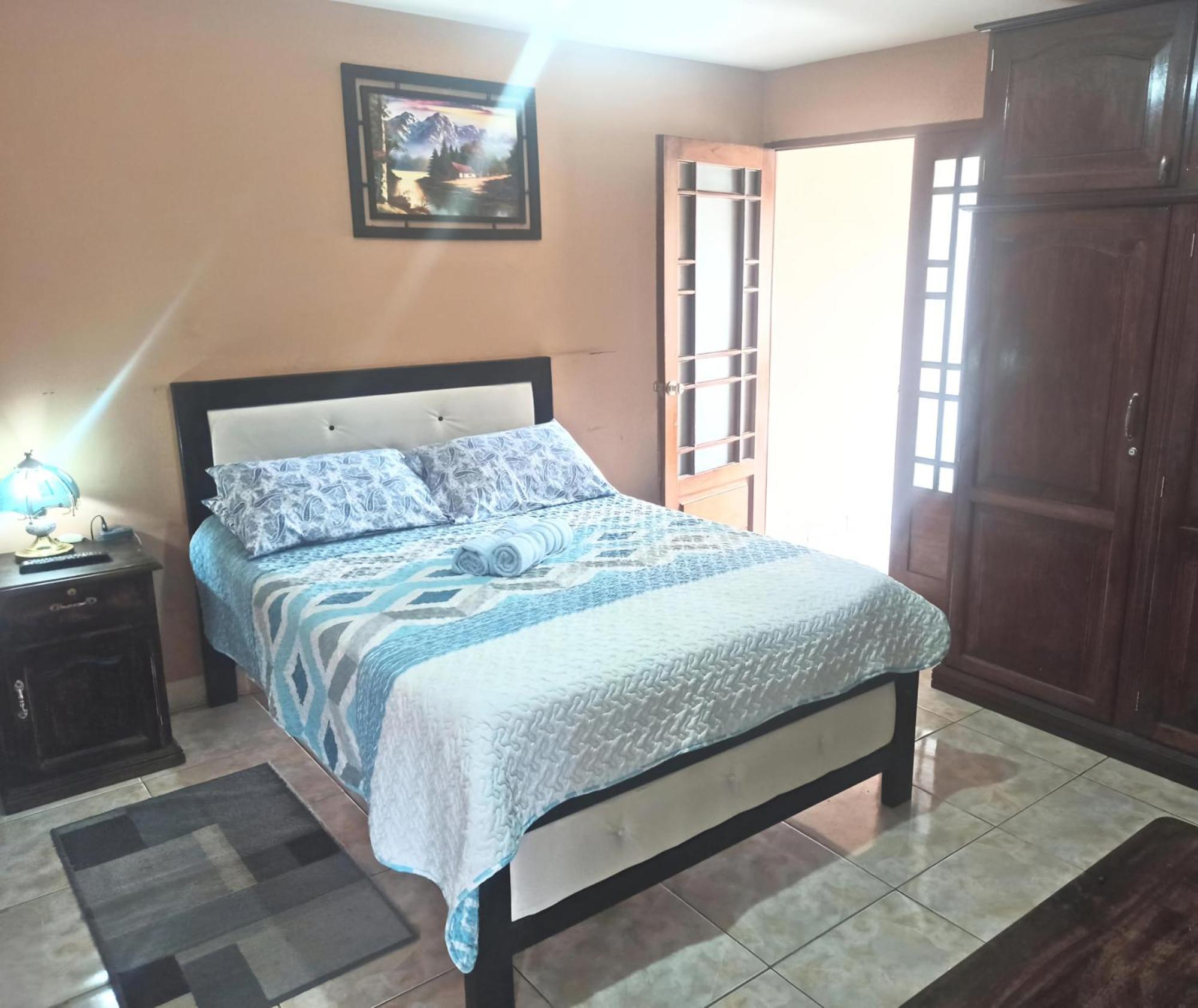 Bed and Breakfast Residencial Moroni - Alojamiento En Cochabamba Zewnętrze zdjęcie