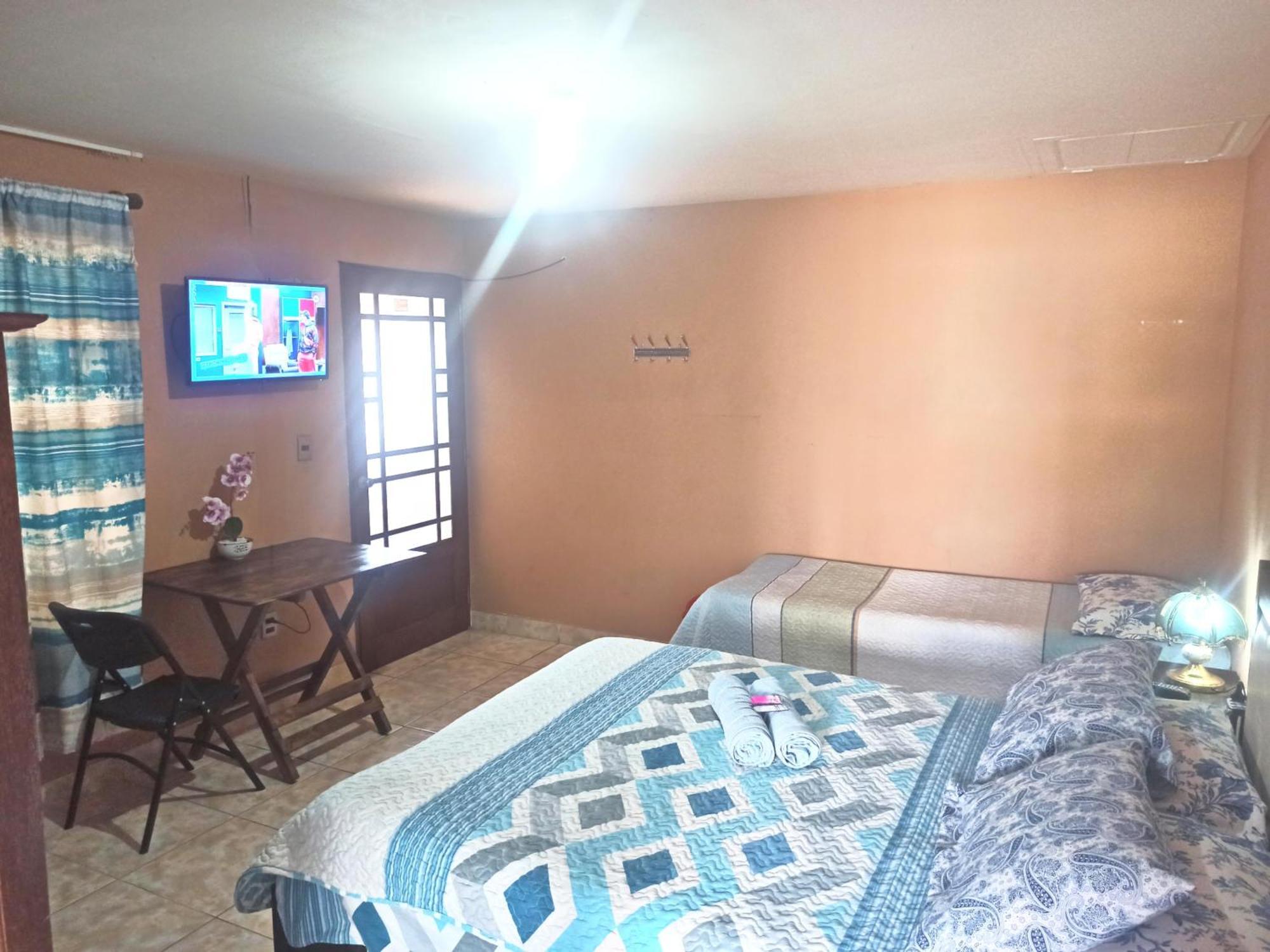 Bed and Breakfast Residencial Moroni - Alojamiento En Cochabamba Zewnętrze zdjęcie