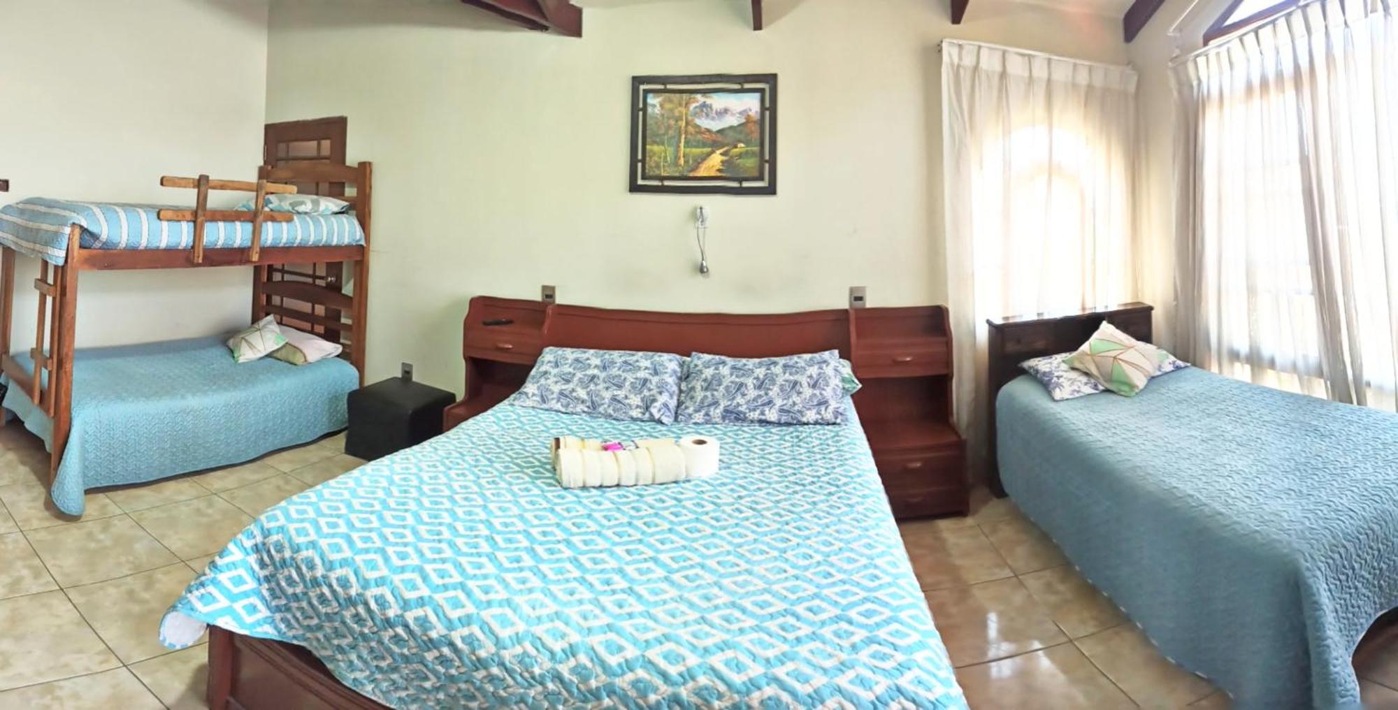 Bed and Breakfast Residencial Moroni - Alojamiento En Cochabamba Zewnętrze zdjęcie